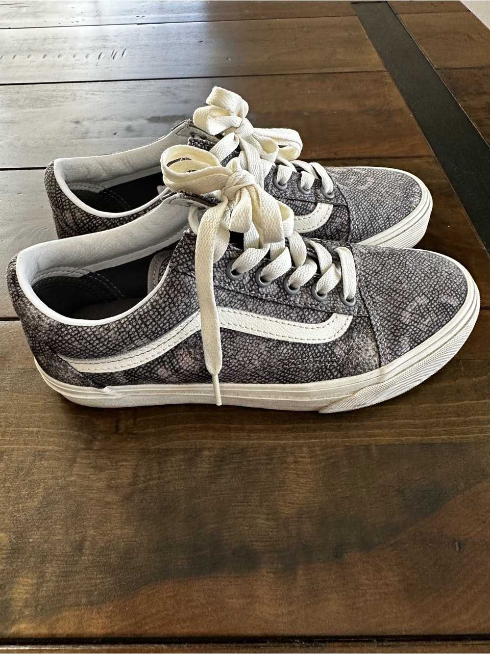 Vans Men's Low Top Sneakers in Gray and White